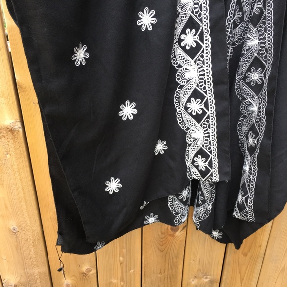 Memories brand Wrap |Black and white | NWT - Picture 5 of 8